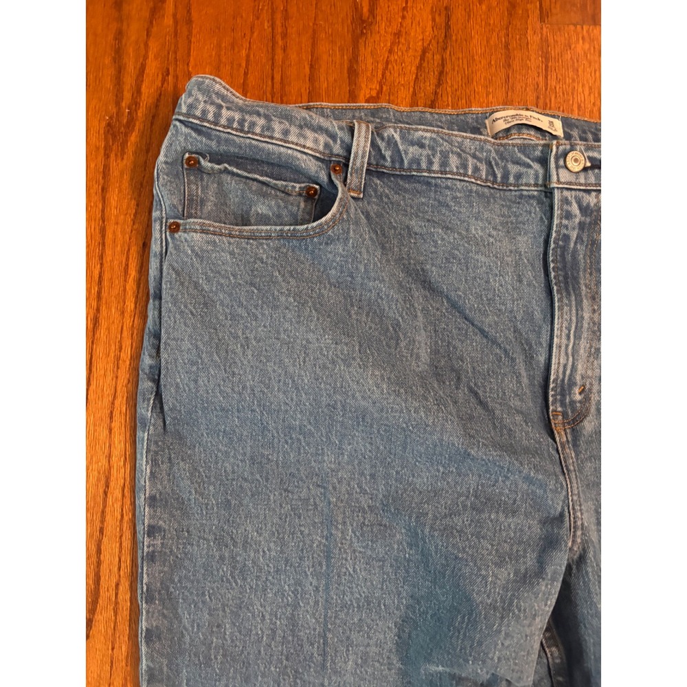 Abercrombie & Fitch The 90's Straight Ultra High Rise Jeans Size 36x22 - Picture 4 of 11